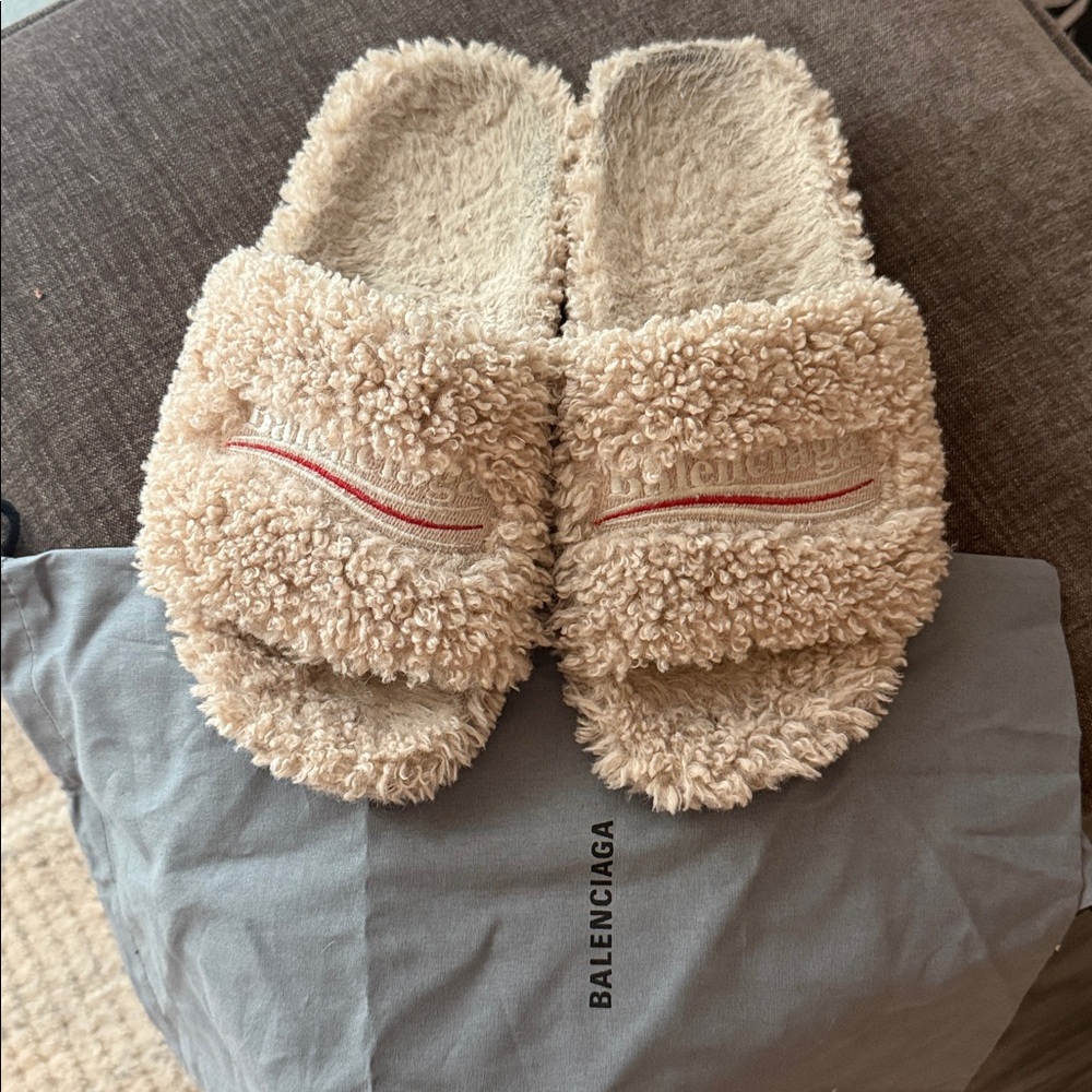 Balenciaga shearling slides 39